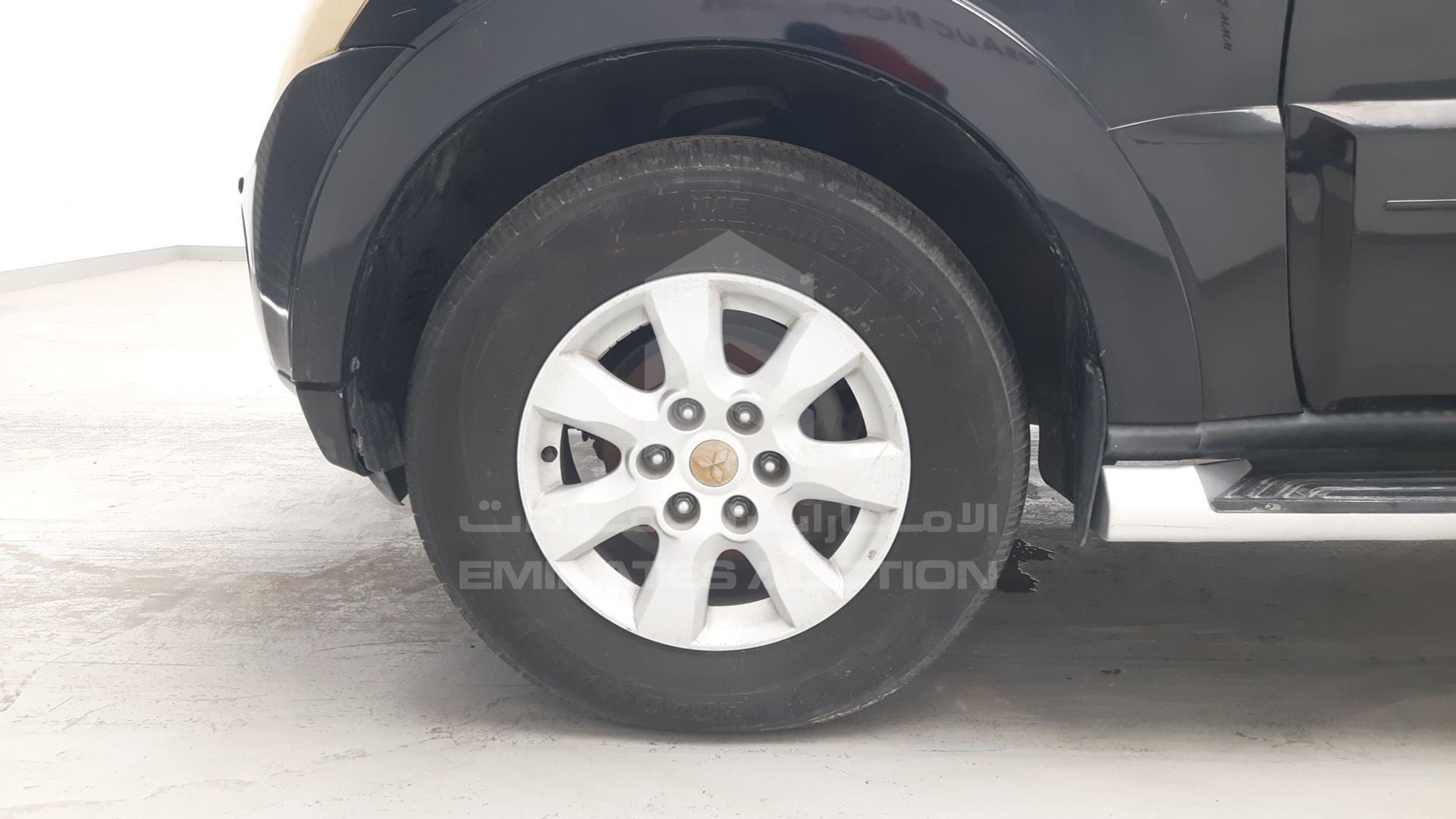2011 MITSUBISHI PAJERO VIN: JMYLRV95WBJ706153
