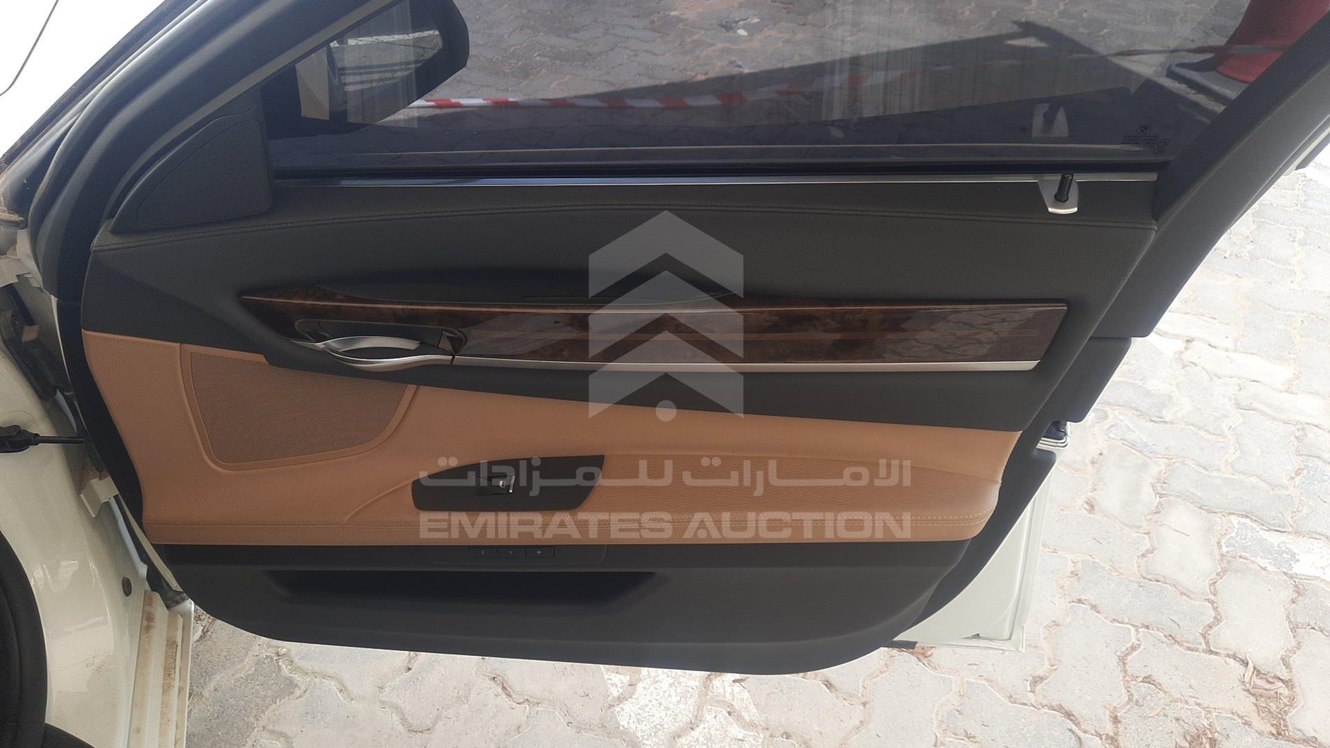 0 BMW --- VIN: WBAYE2108DDZ42176