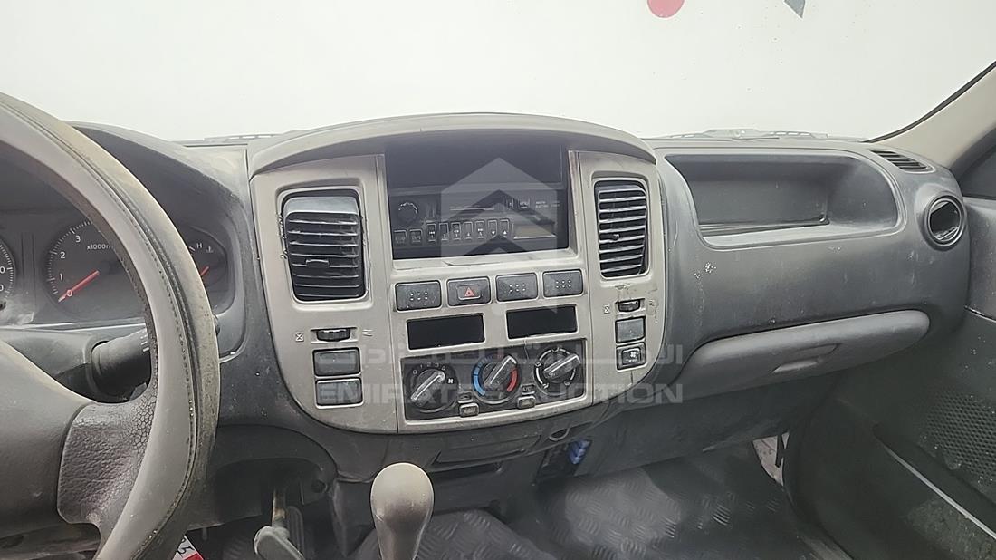 2010 Nissan Urvan — Entertainment Systems & Camera Monitor & Navigation — Photo 11