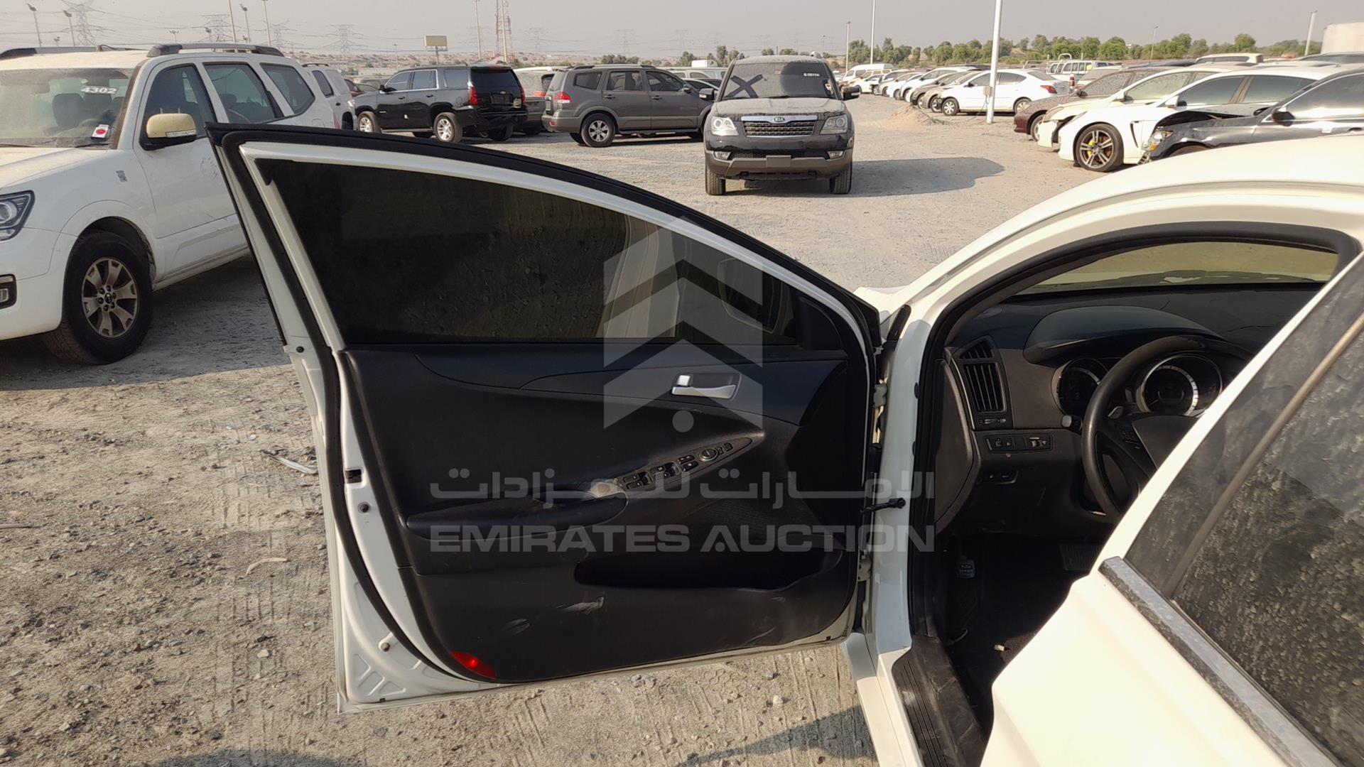 2014 HYUNDAI SONATA VIN: KMHEB41C7EA624942