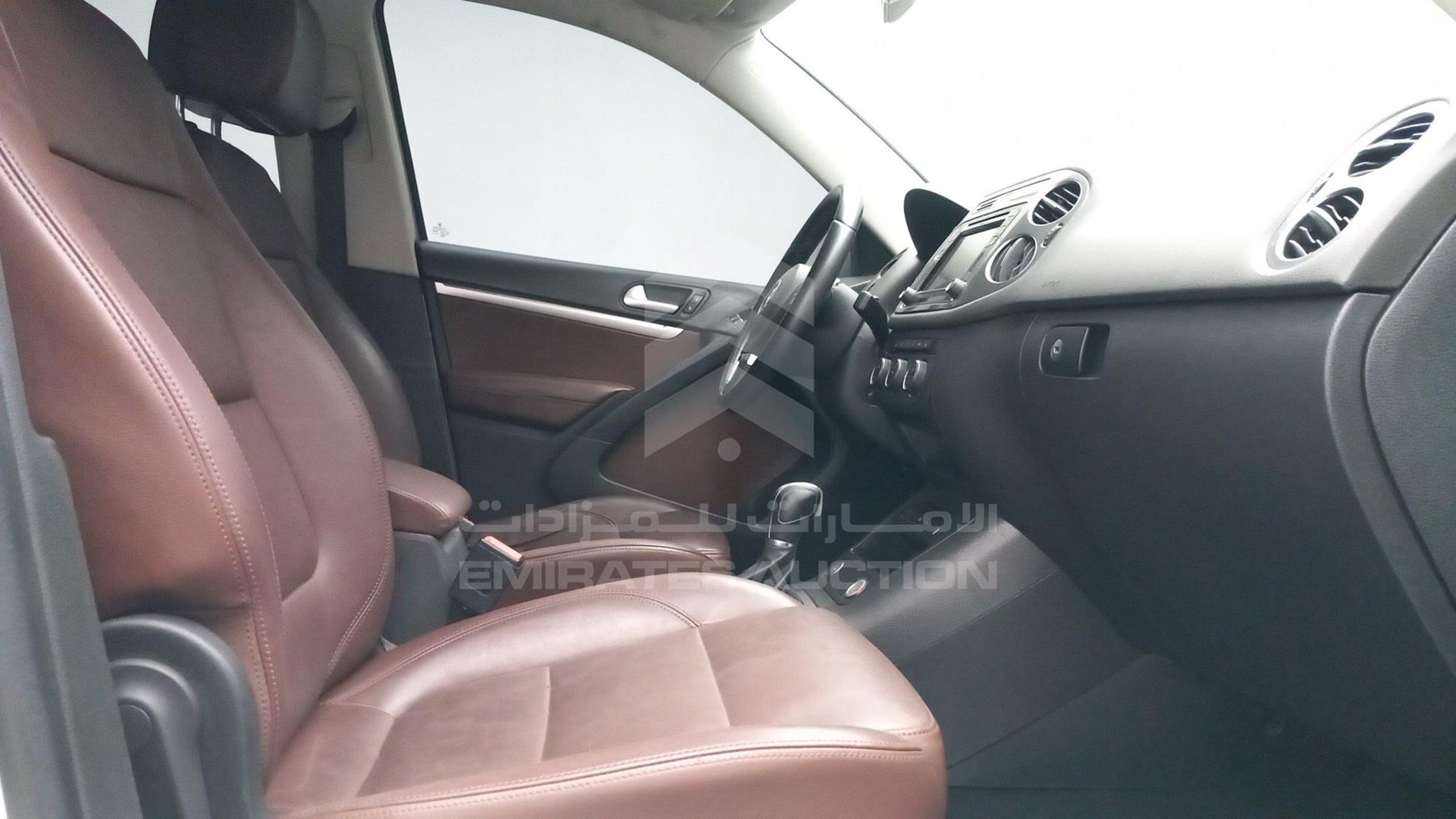2016 VOLKSWAGEN TIGUAN VIN: WVGDE2AX1GW544858