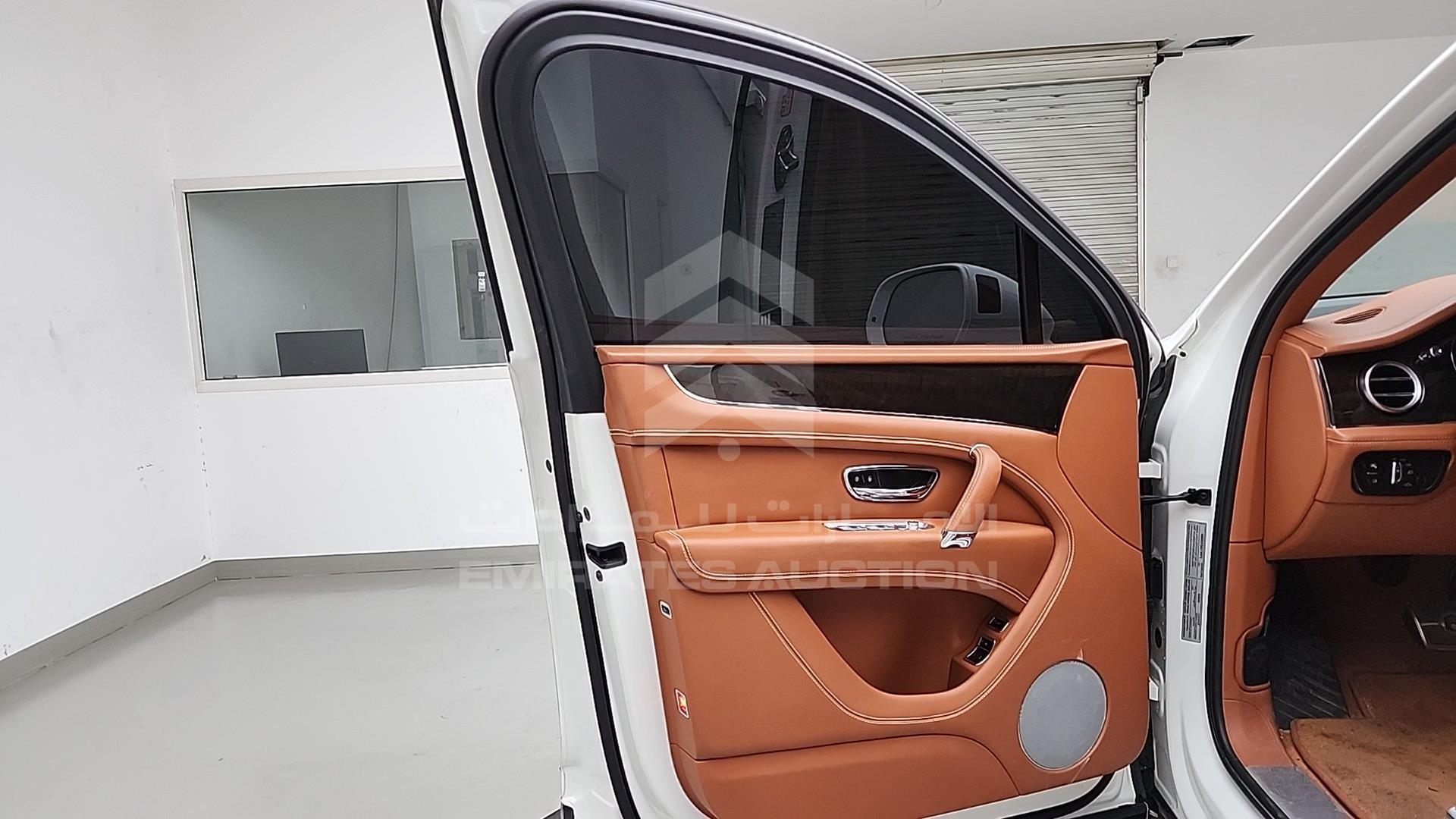 2018 BENTLEY BENTAYGA VIN: SJAAL1ZV5JC022898