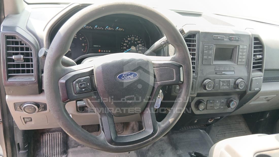 فورد اف 150 2019 — التحكمات في عجلة القيادة — صورة 14