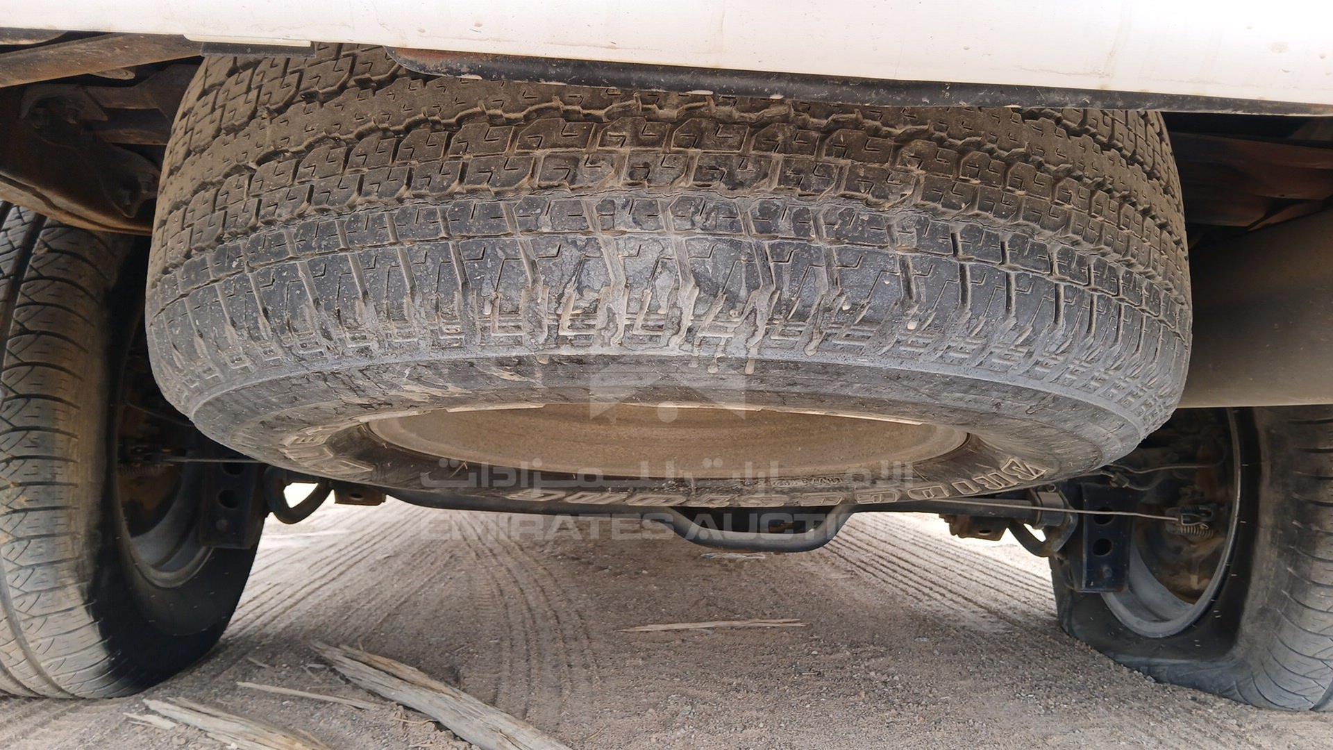 2004 TOYOTA LAND CRUISER VIN: JTEHT05J942060151