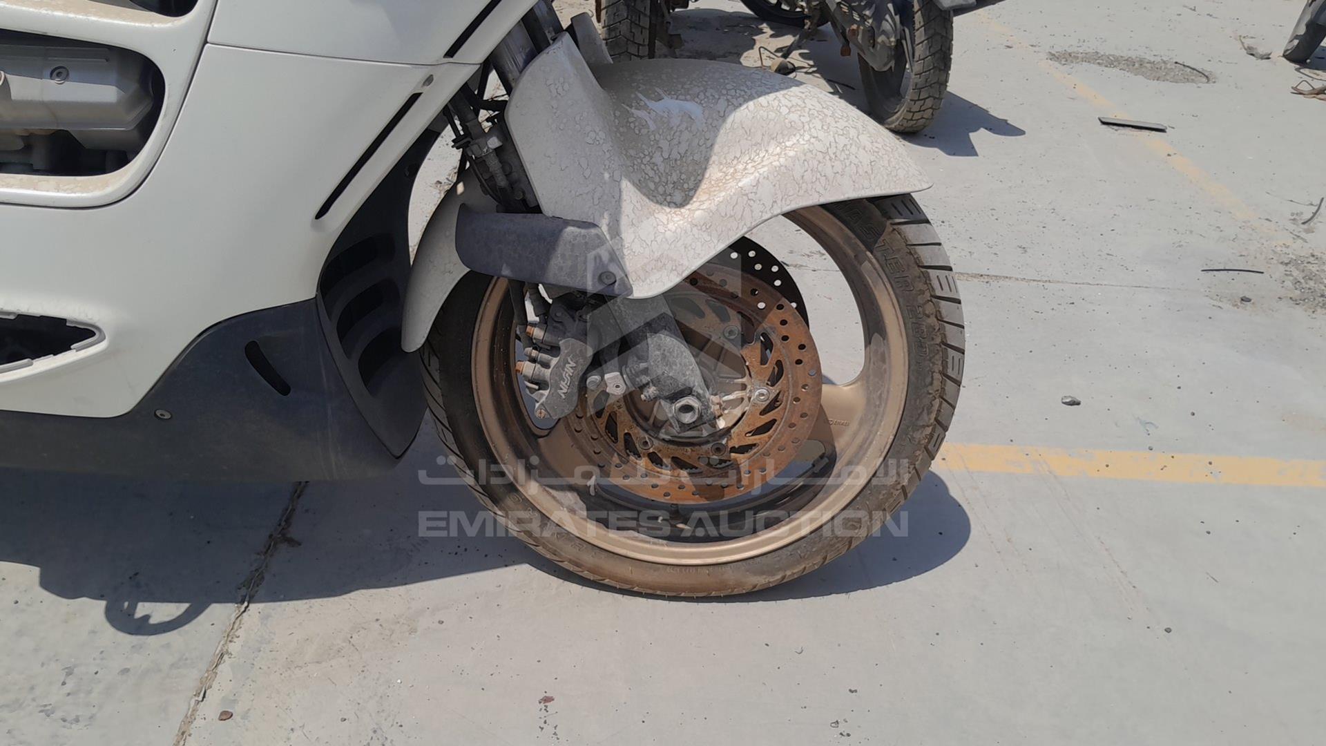 2000 HONDA MOTORBIKE VIN: JH2SC26B2YM402179