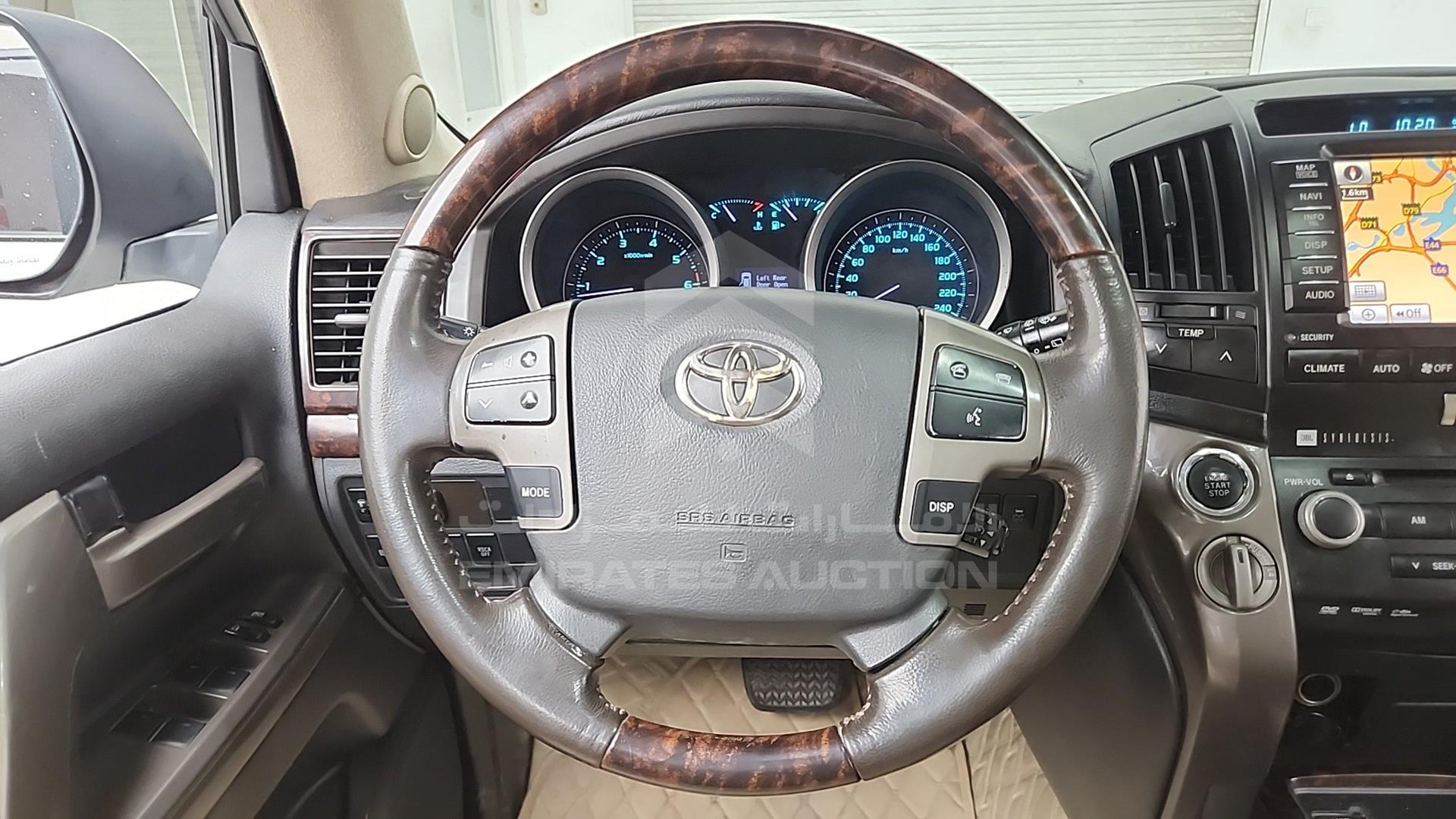 2011 TOYOTA LAND CRUISER VIN: JTMHT05J0B4039615