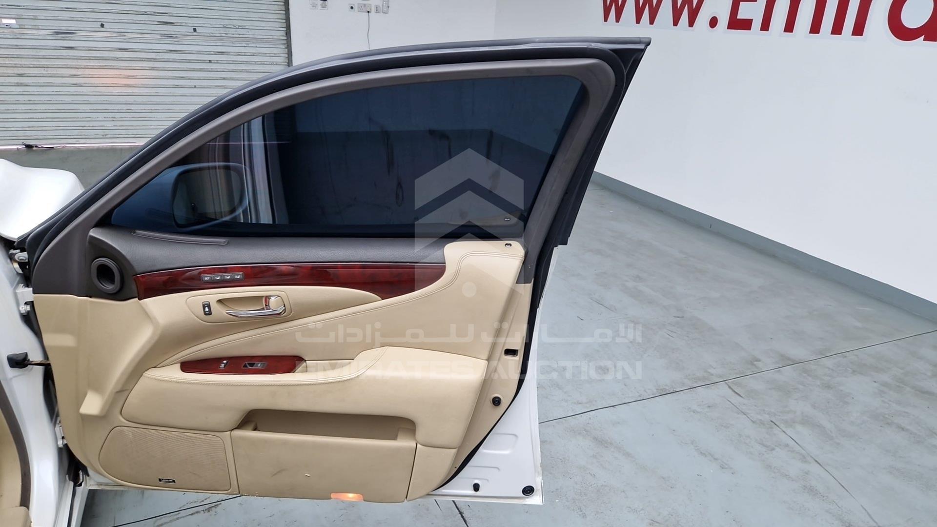 2009 LEXUS LS 460 VIN: JTHBL46F195089501