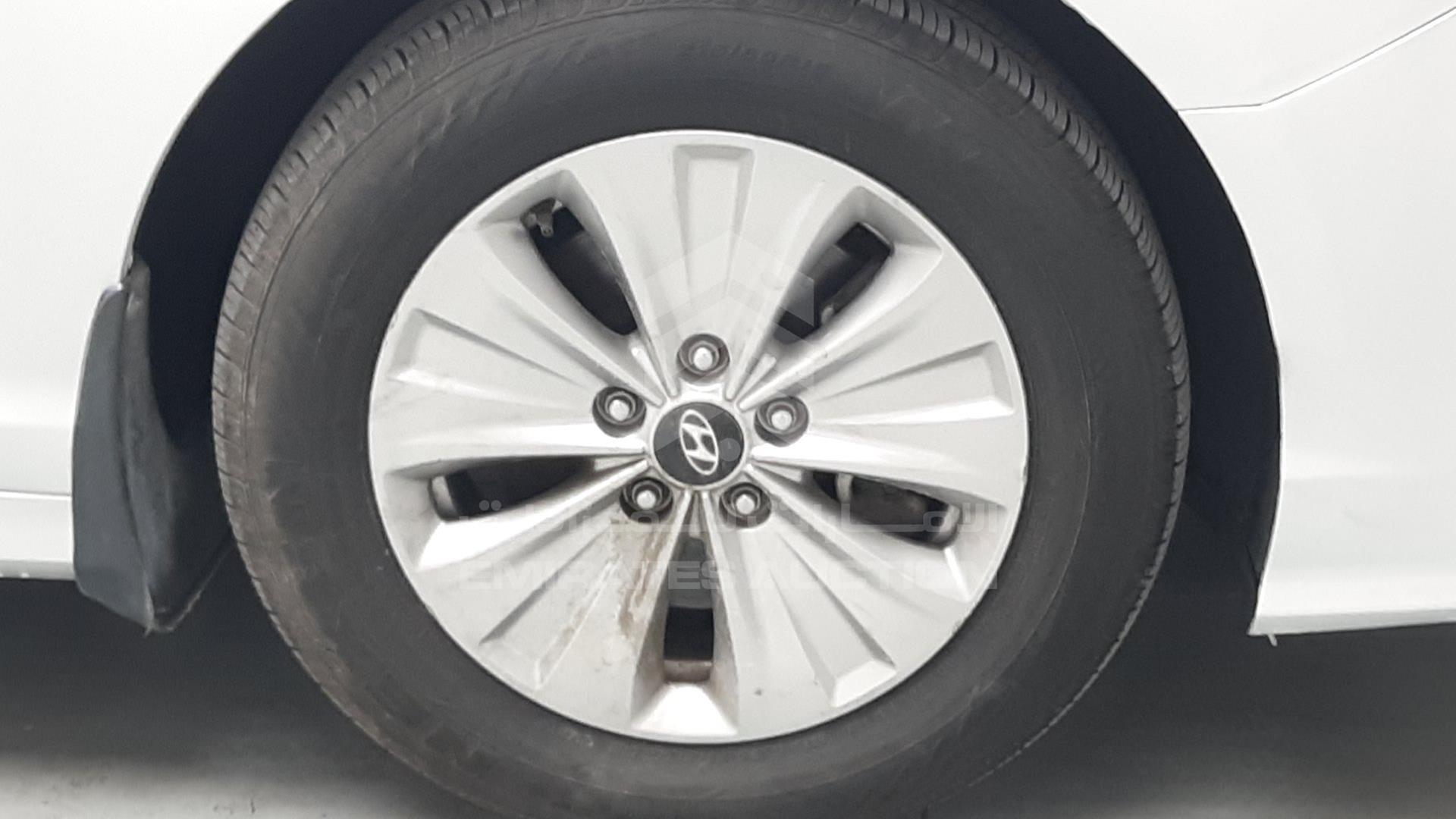 2019 HYUNDAI SONATA VIN: KMHE24130KA093014