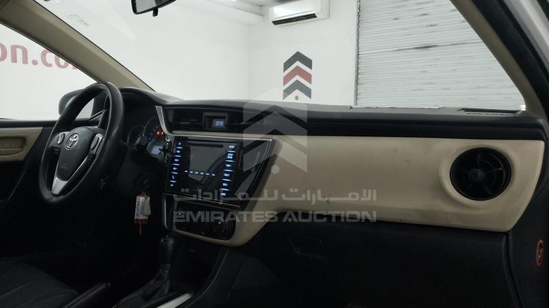 RKLBB9HE9J5206559 Auction: EmiratesAuction Lot: 404120 RKLBB9HE9J5206559 Toyota Corolla 2018 WHITE Photo 25
