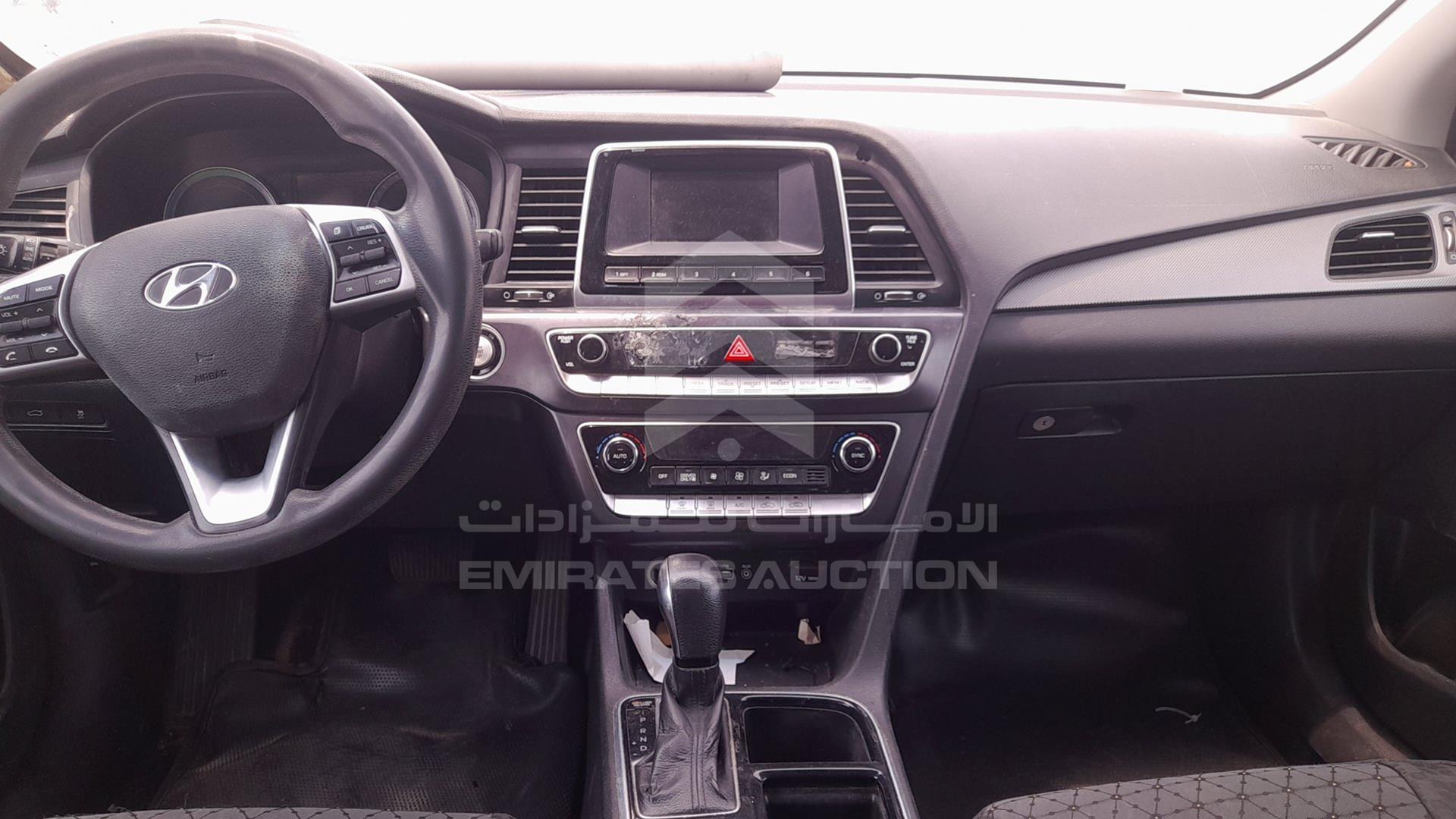2018 HYUNDAI SONATA VIN: KMHE24131JA081968