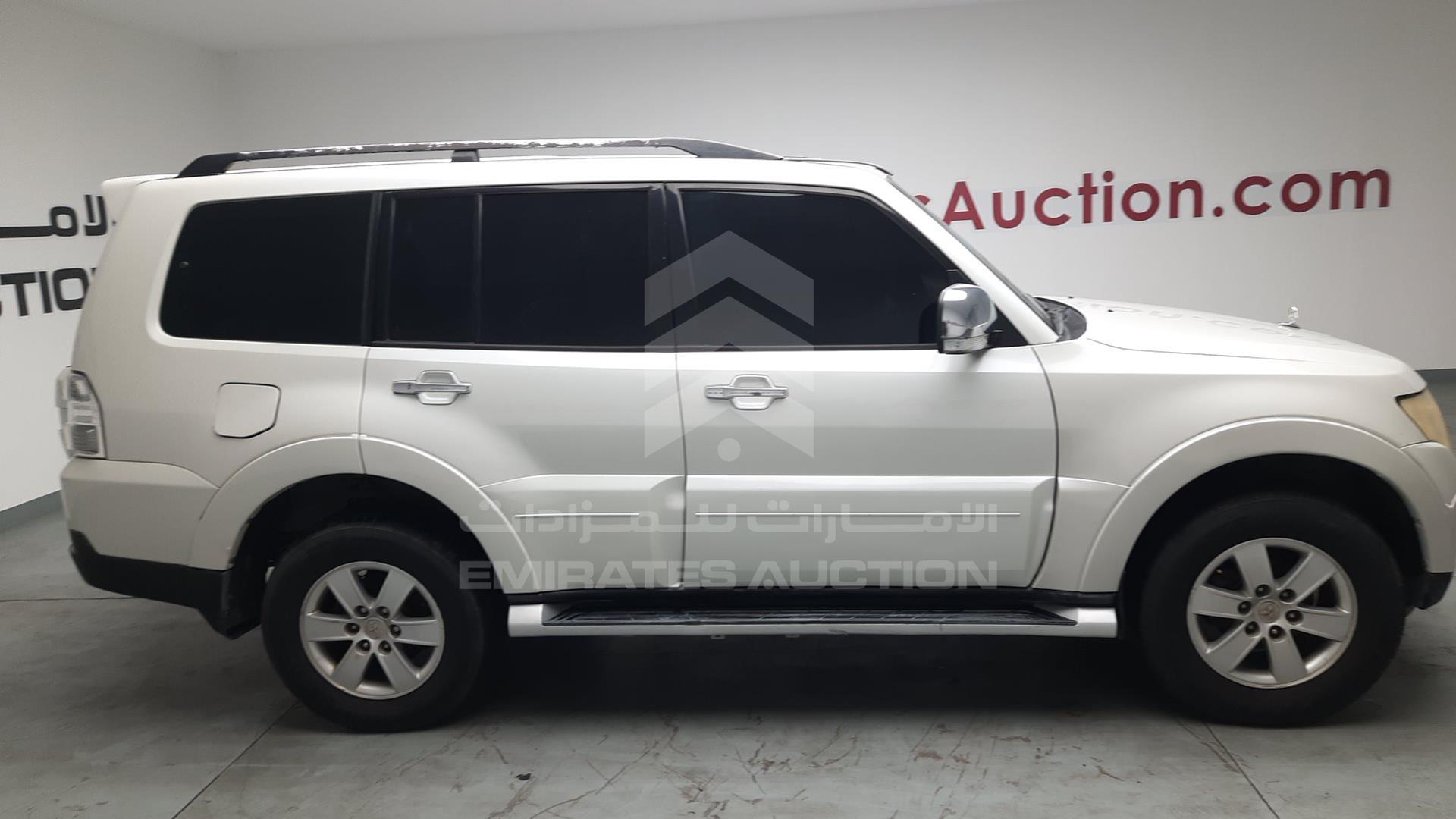 2008 MITSUBISHI PAJERO VIN: JMYLRV93W8J728895