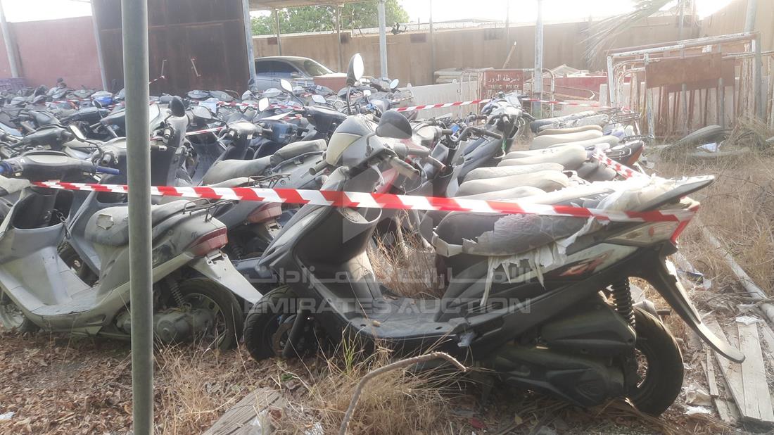 21 Scooters - Scrap without document — Rear Left Angle — Photo 12