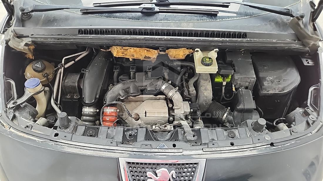 2011 Peugeot 3008 — Engine Bay — Photo 31