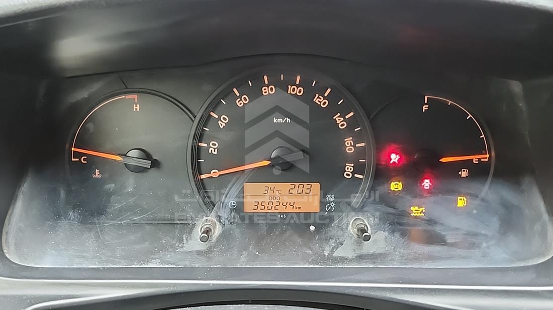 2015 Toyota Hiace — Speedometer & RPM Gauges — Photo 13