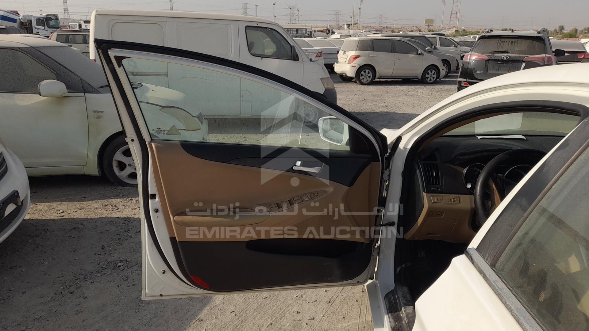2011 HYUNDAI SONATA VIN: KMHEB41C8BA264933