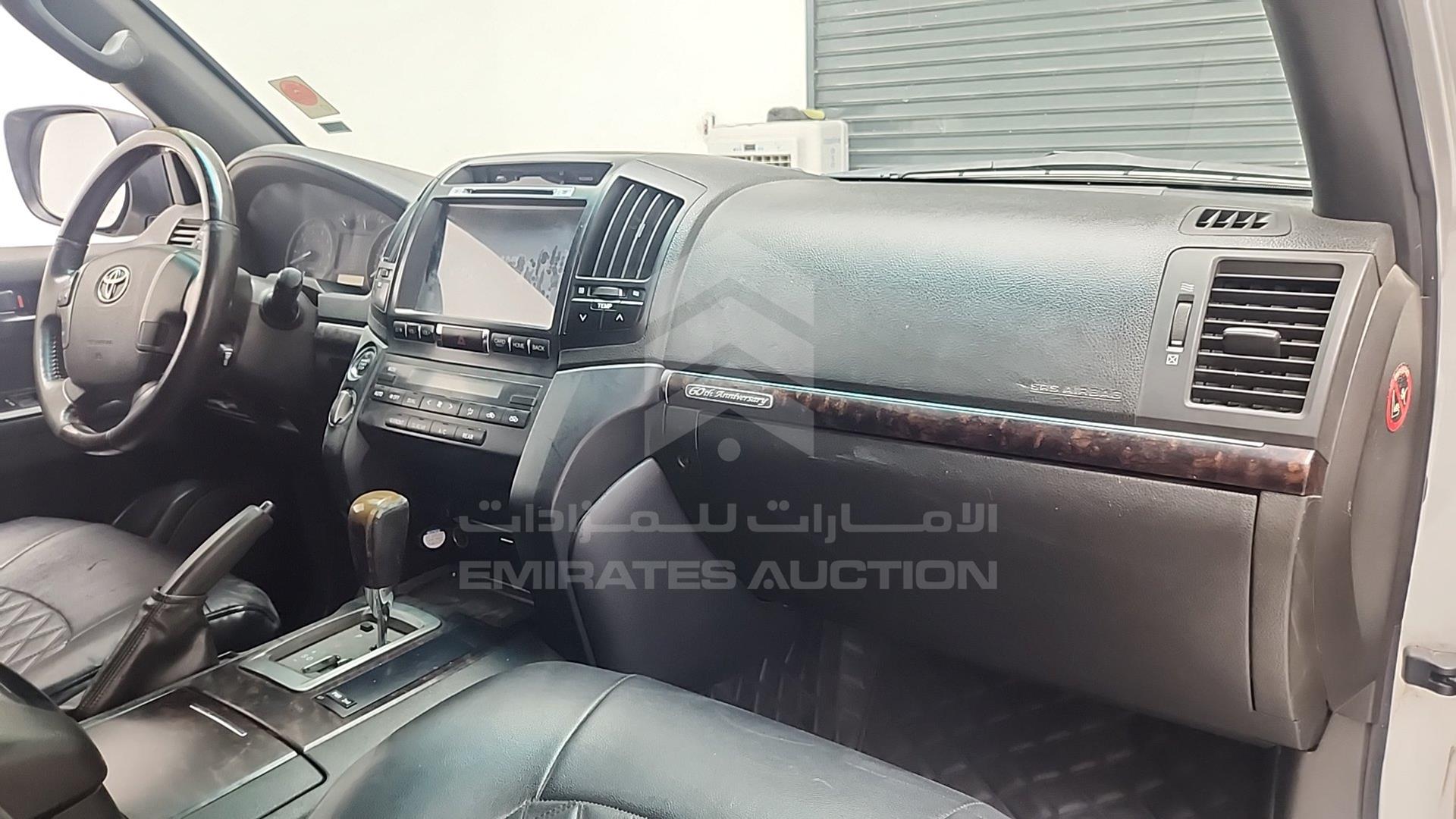 2011 TOYOTA LAND CRUISER VIN: JTMHT09J2B5089386