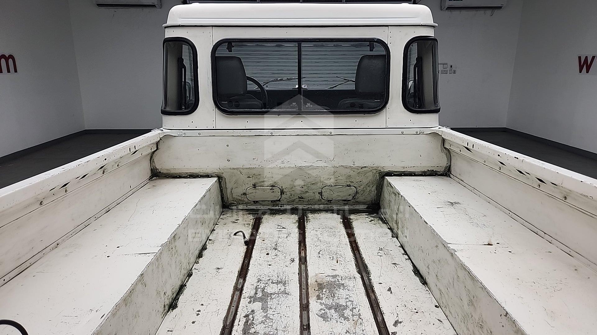1994 LAND ROVER DEFENDER VIN: SALLDHAV8MA947261