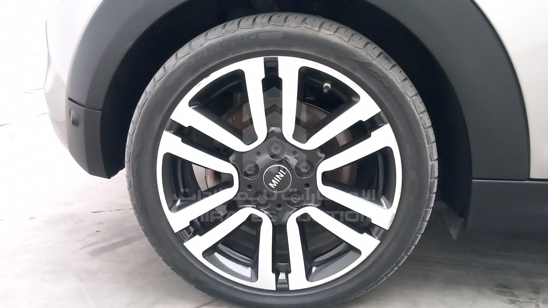2020 MINI COOPER S VIN: WMWXR5A0XLTR82894