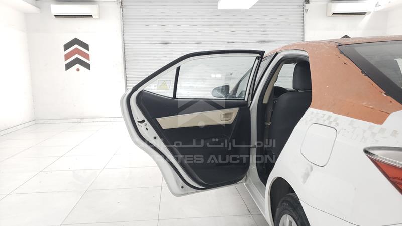 RKLBB9HE7H5198617 Auction: EmiratesAuction Lot: 404129 RKLBB9HE7H5198617 Toyota Corolla 2017 WHITE Photo 18