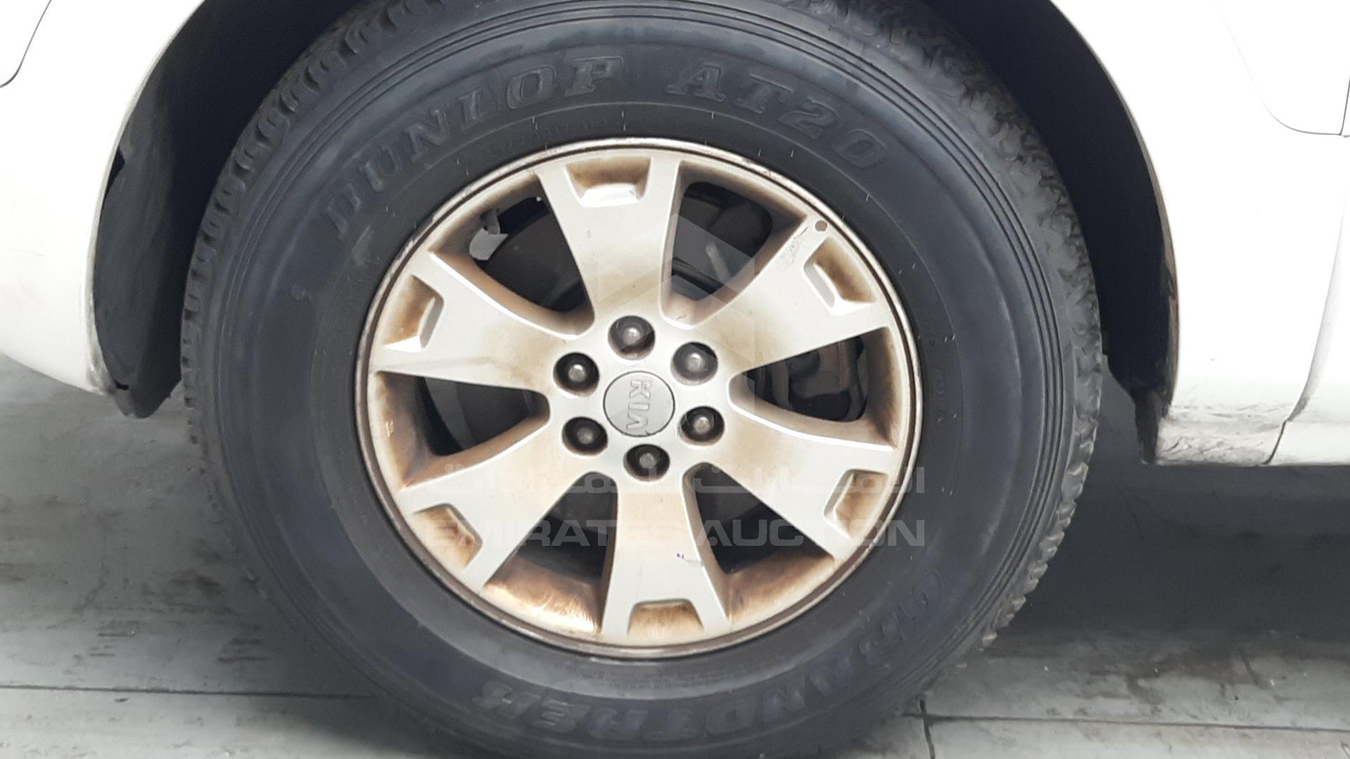 2015 KIA MOHAVE VIN: KNAKM8118F5127798
