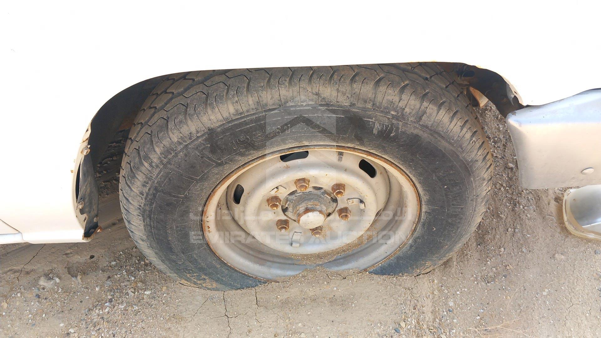 1992 MITSUBISHI L 200 VIN: D0NK130NP00582