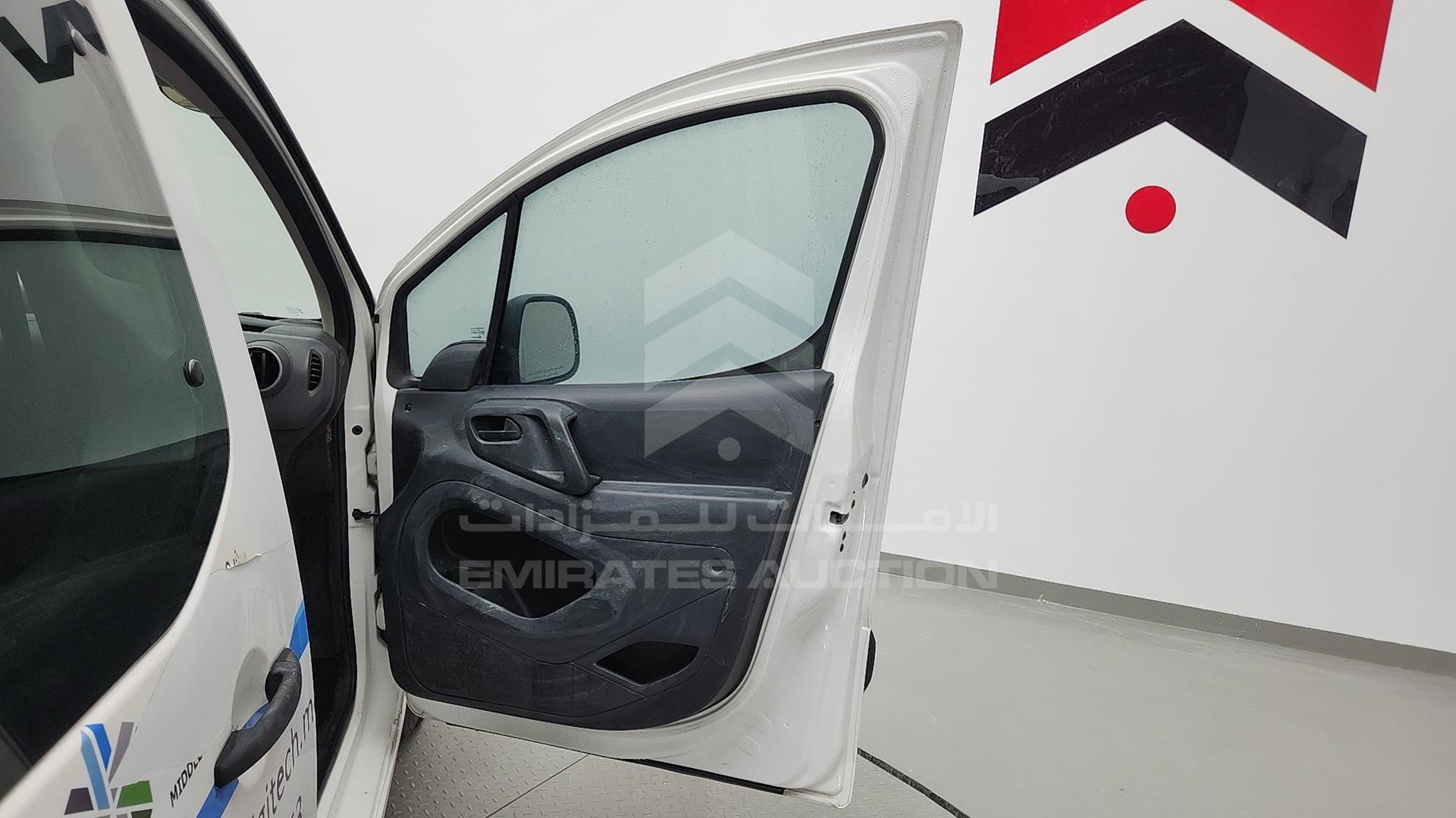 2018 PEUGEOT PARTNER VIN: VF37JNFUXJJ584167