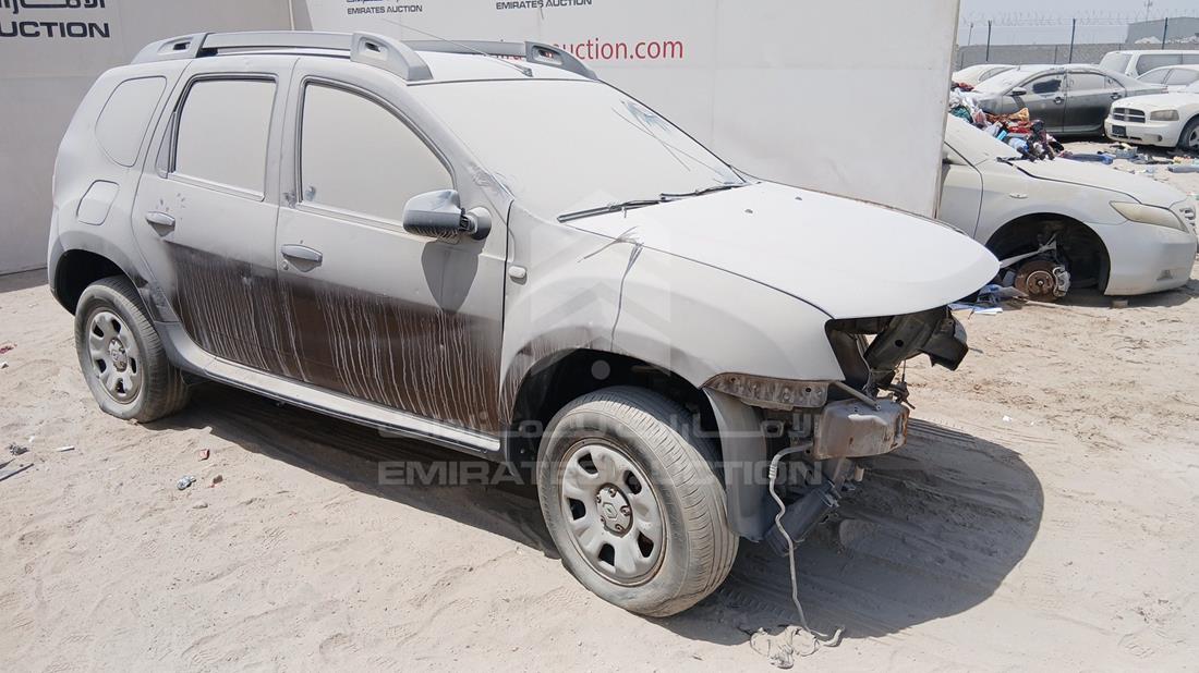 2016 Renault Duster — Front Right Angle — Photo 9