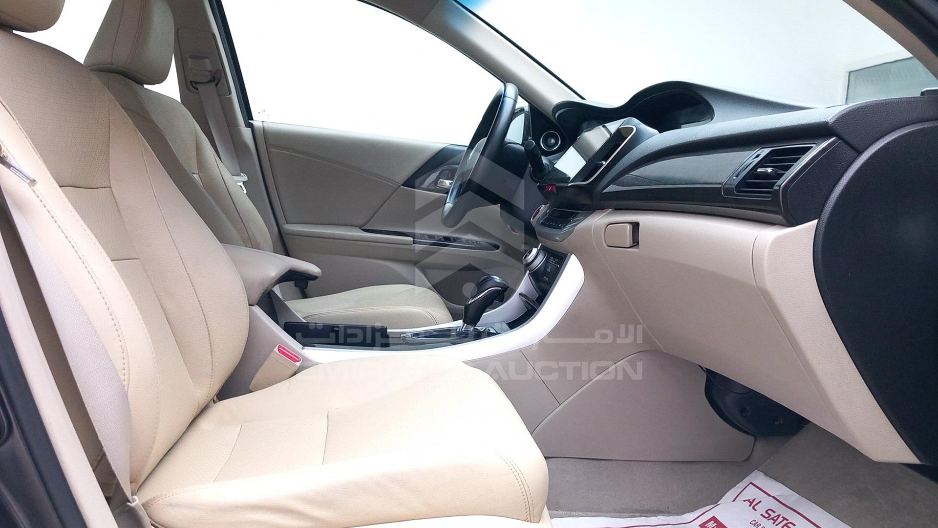 2016 HONDA ACCORD VIN: LUCCR2668G3407434