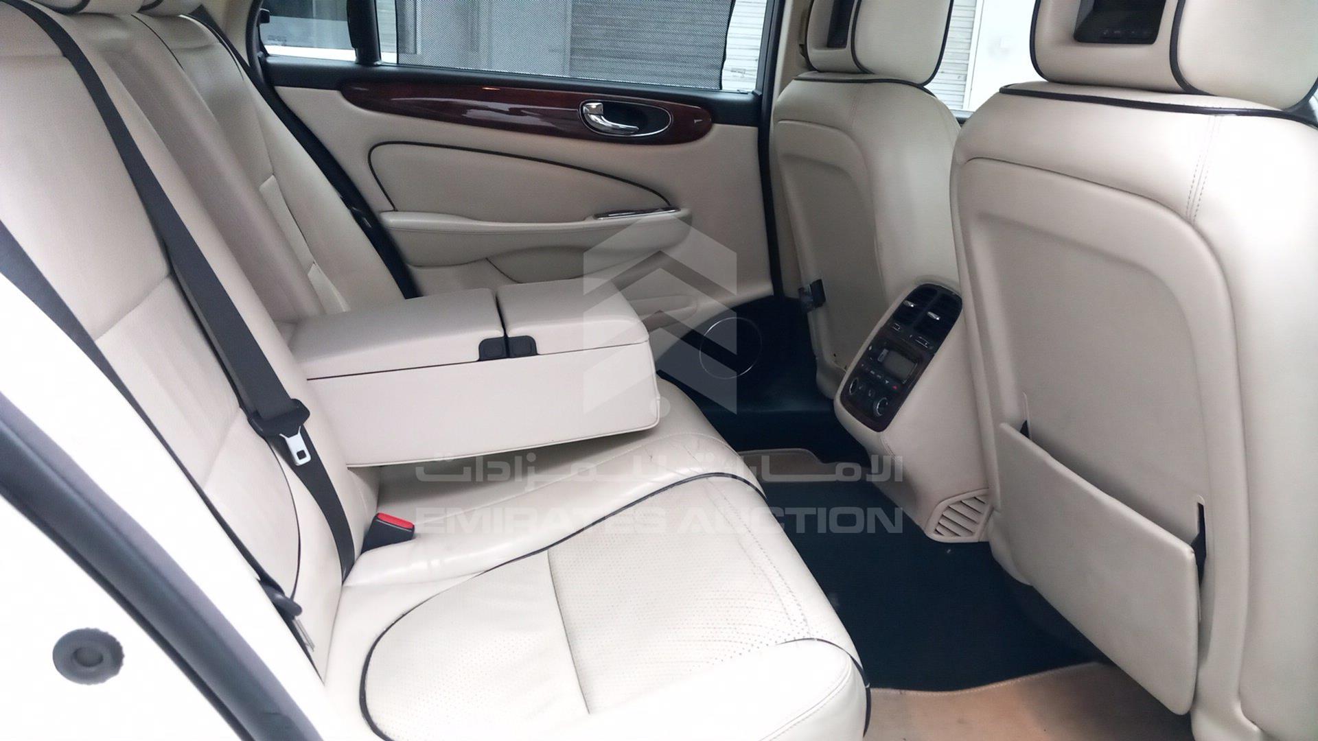 2008 JAGUAR X J 8 VIN: SAJAA89F58SH25430
