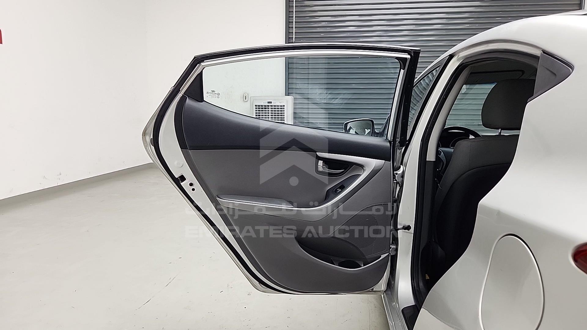 2014 HYUNDAI ELANTRA VIN: KMHDG41C5EU823807