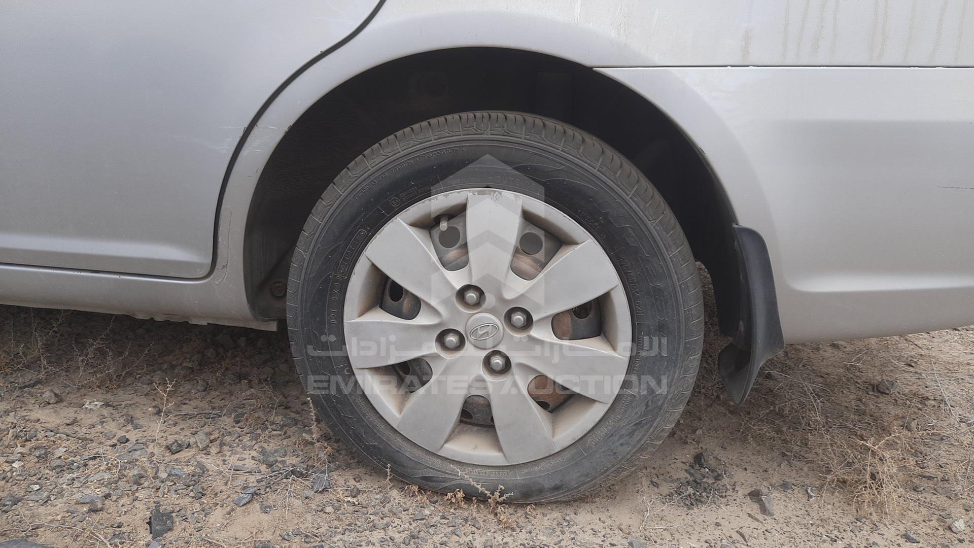 2010 HYUNDAI ACCENT VIN: KMHCM41A1AU449161