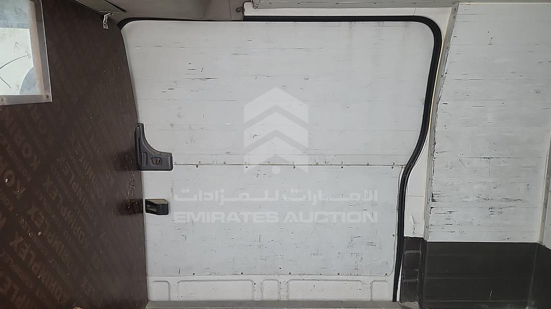 نيسان أورفان 2012 — الباب الخلفي الأيمن — صورة 16