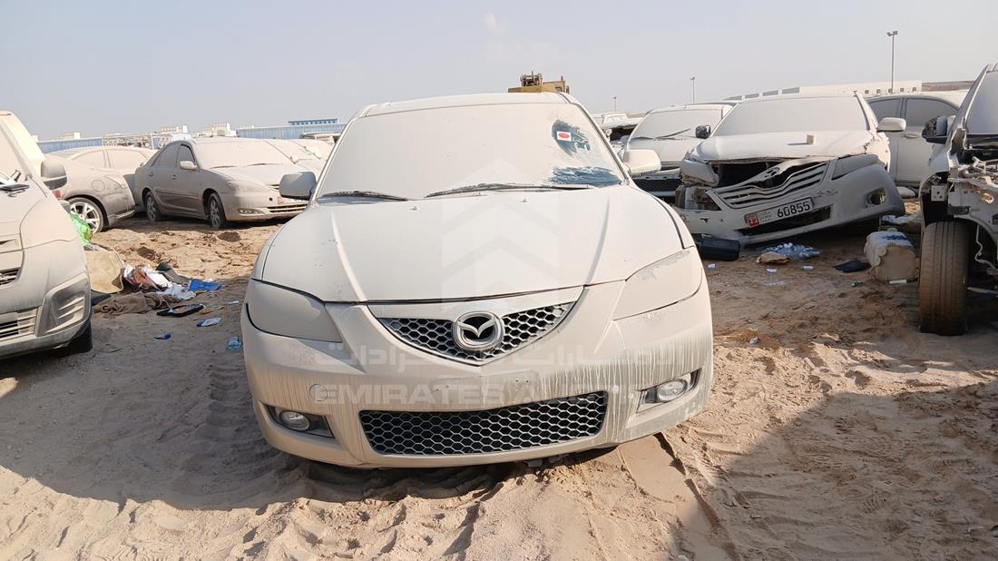 مازدا 3 2009 — الزاوية الأمامية بالكامل — صورة 1