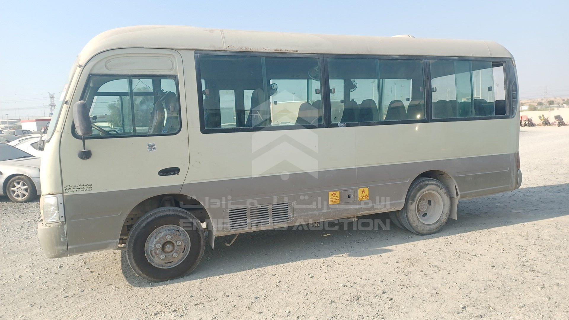 2011 HYUNDAI COUNTY VIN: KMJHG17C1BC050826