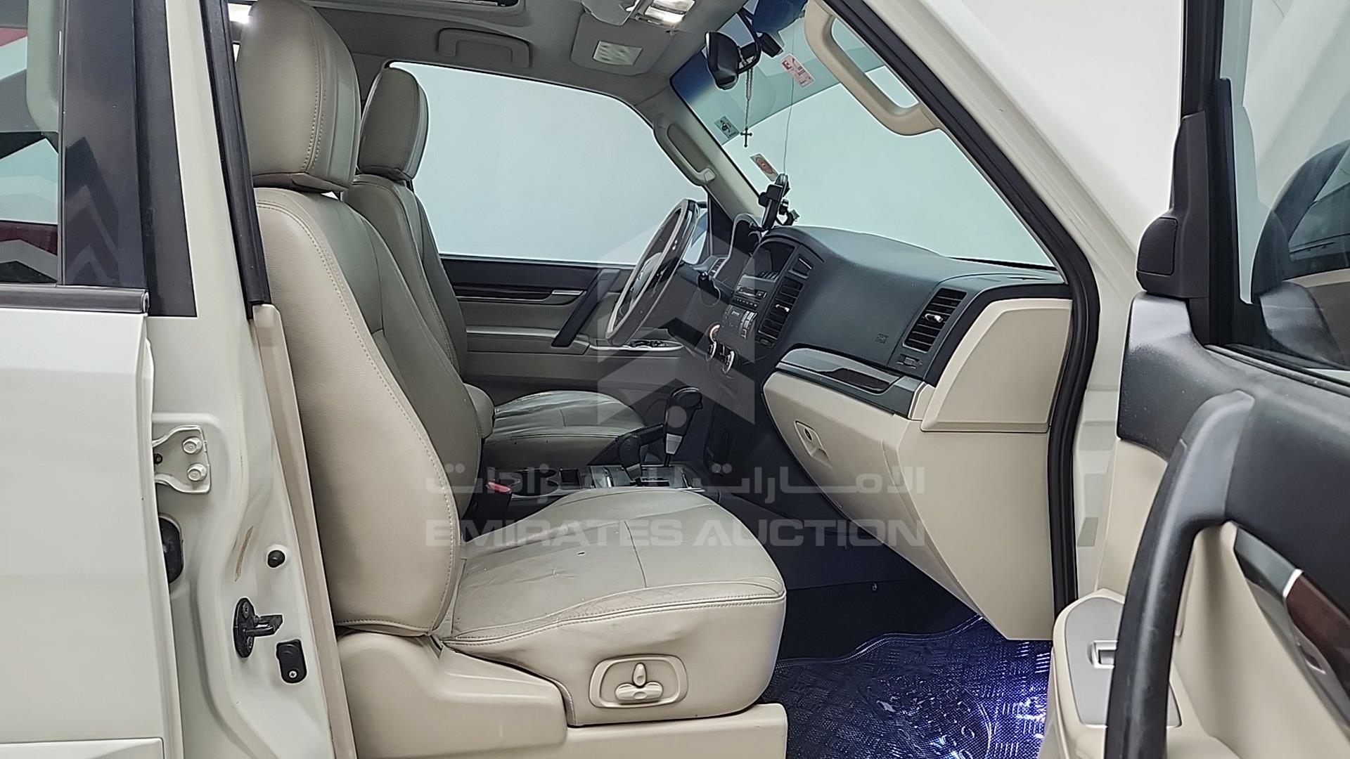 2010 MITSUBISHI PAJERO VIN: JMYLRV95WAJ716207