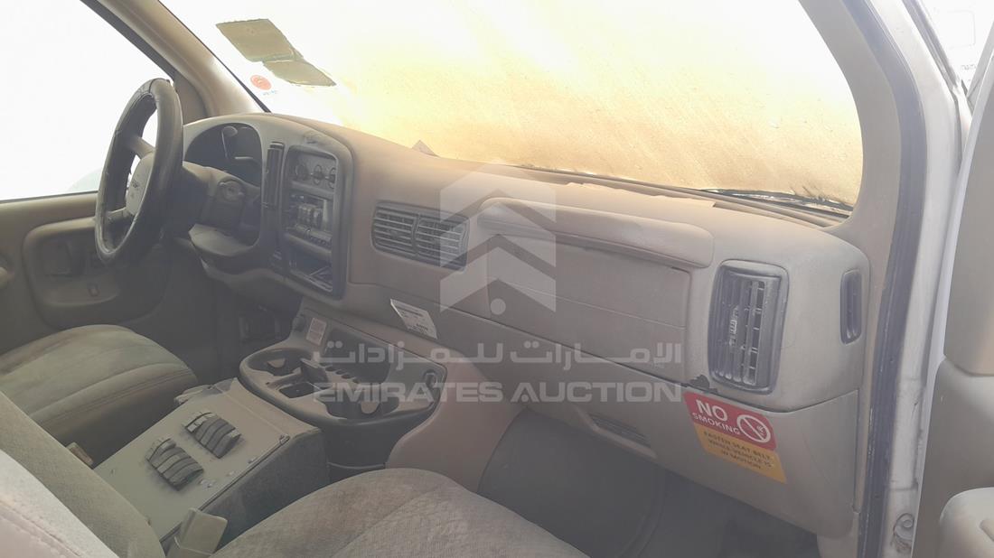 2000 GMC 2500 — Front Right Passenger Dashboard View — Photo 22