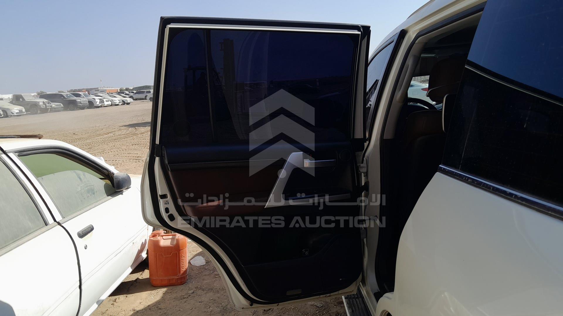 2017 TOYOTA LAND CRUISER VIN: JTMHY05J0H4057056