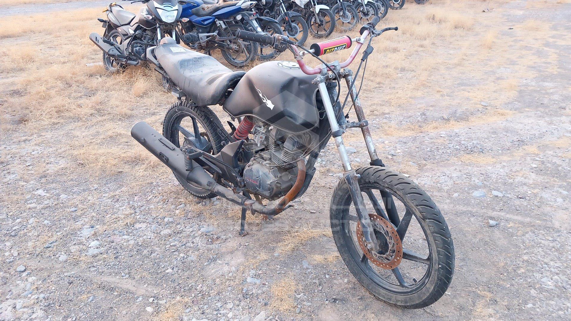 2011 HONDA CBF 150 VIN: ME4KC09CAB8074953