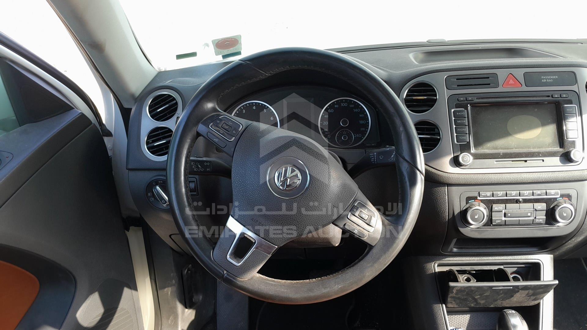 2011 VOLKSWAGEN TIGUAN VIN: WVGCE15N3BW008422