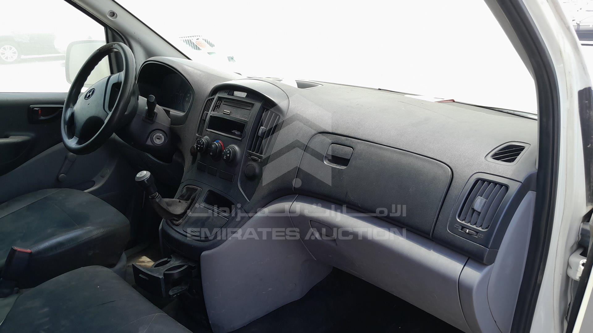 2010 HYUNDAI H1 VIN: KMHWG81R4AU226372