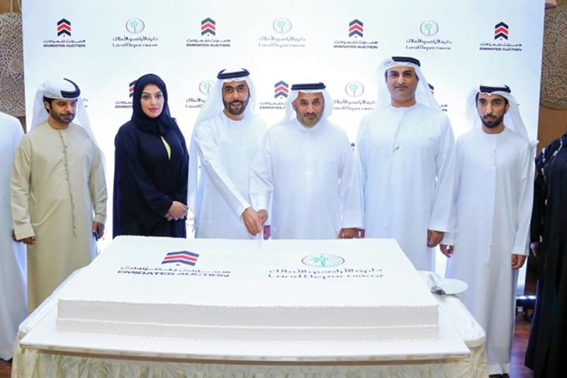 شراكة بين أراضي دبي والإمارات للمزادات لتنظيم وإدارة المزادات العقارية
