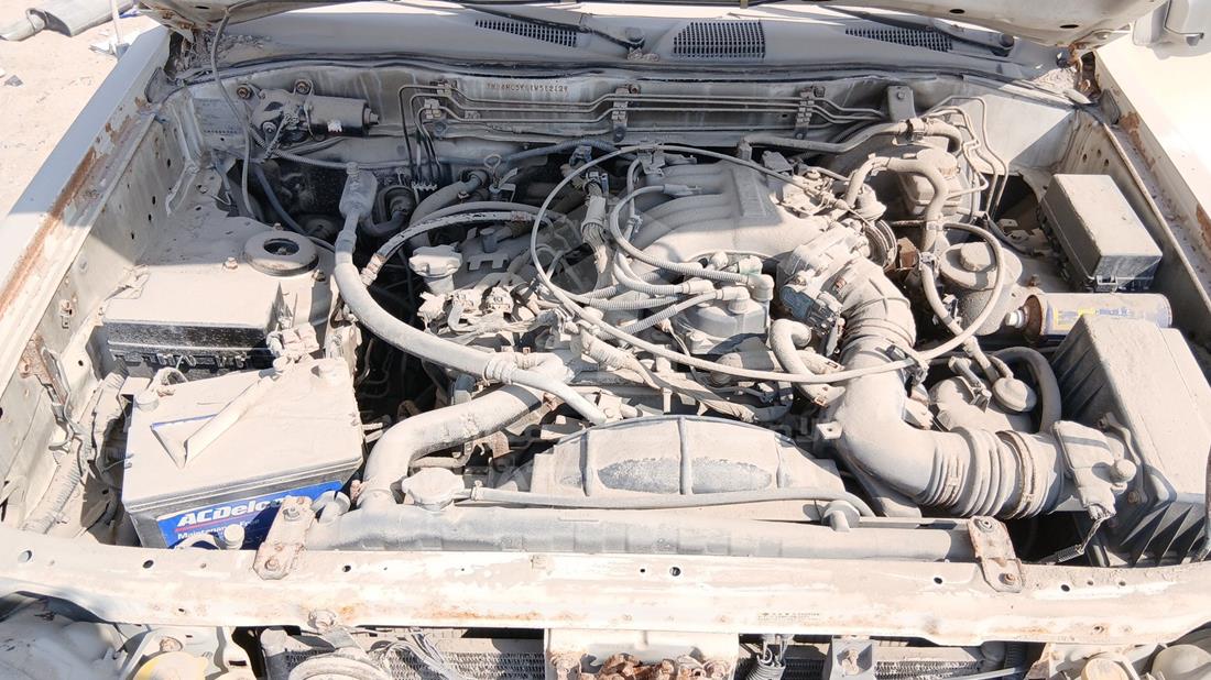 2001 Nissan Pathfinder — Engine Bay — Photo 28