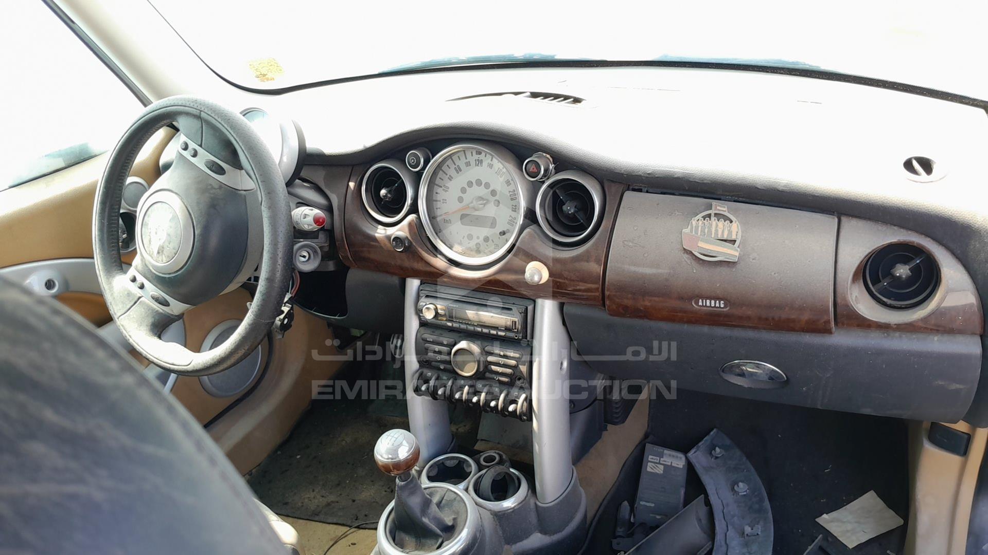 2005 MINI COOPER VIN: WMWRE31005TD29943