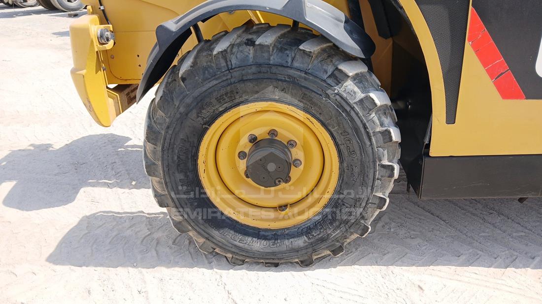 2009 Caterpillar TH414 — Rear Right Tyre — Photo 33