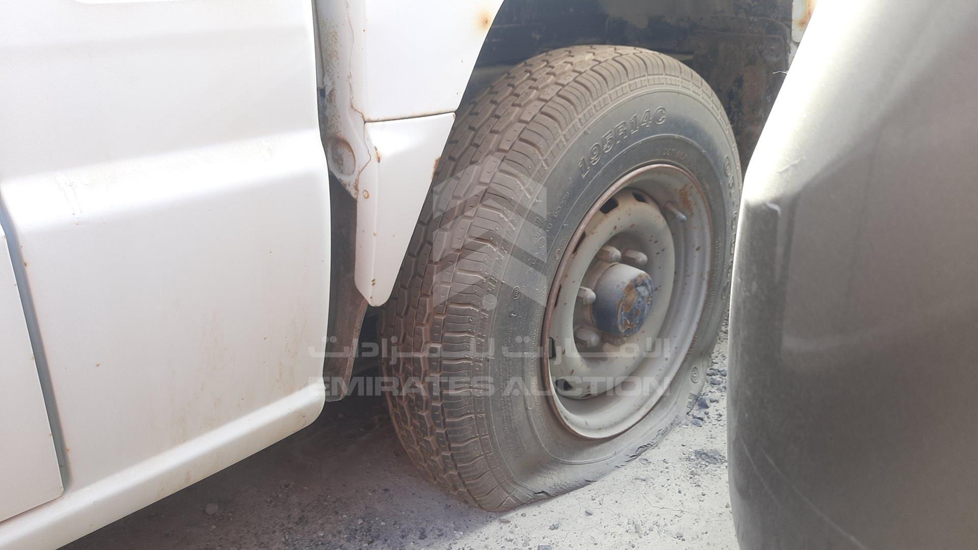 2001 MITSUBISHI L 200 VIN: JMYJNK1201P700268
