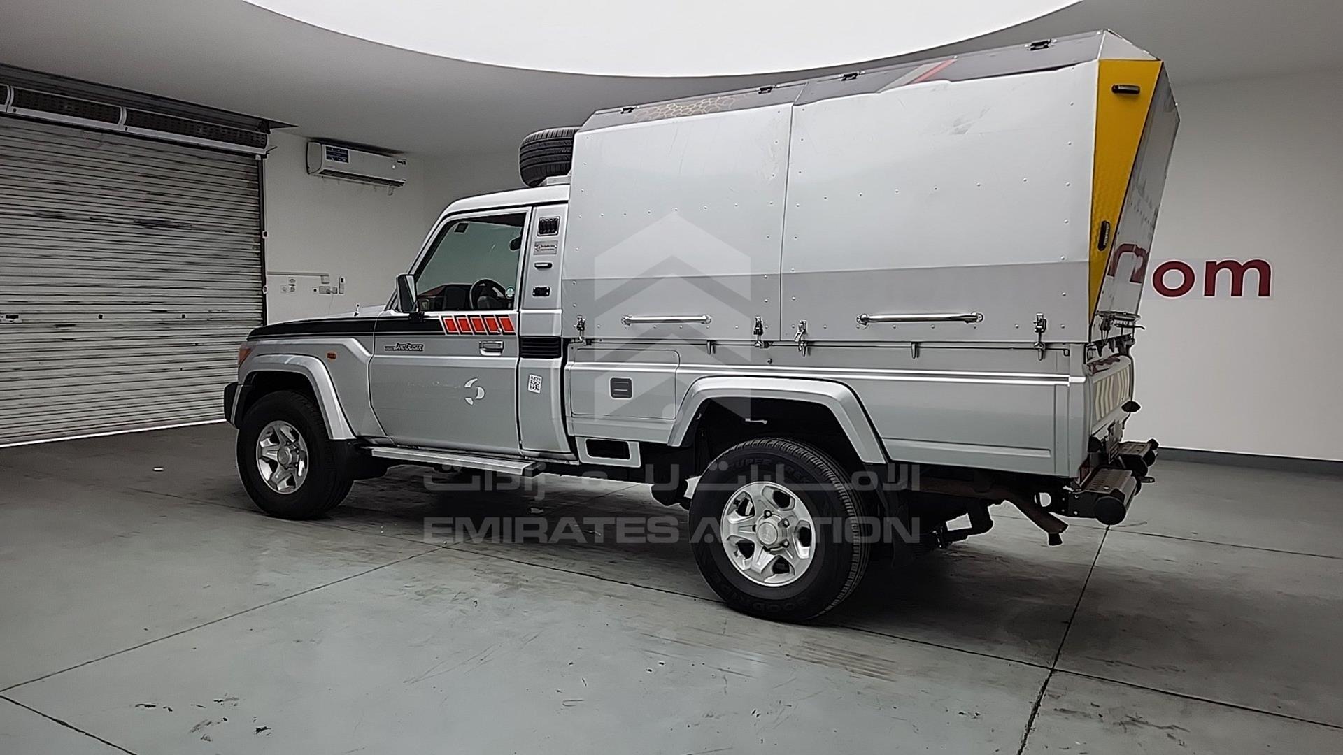 2009 TOYOTA LAND CRUISER VIN: JTFLJ71J198018409