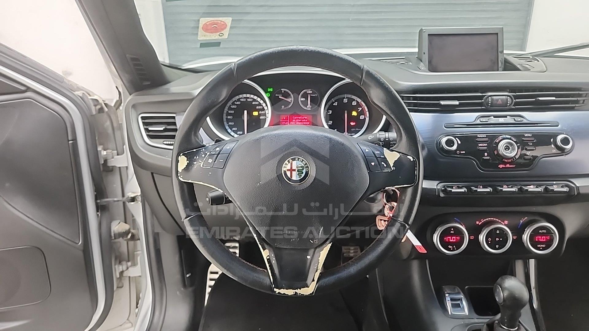 2014 ALFA ROMEO GILULIETTA VIN: ZARCABCA0E7216185
