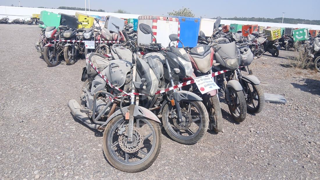 5 Motorbikes — Front Right Angle — Photo 8