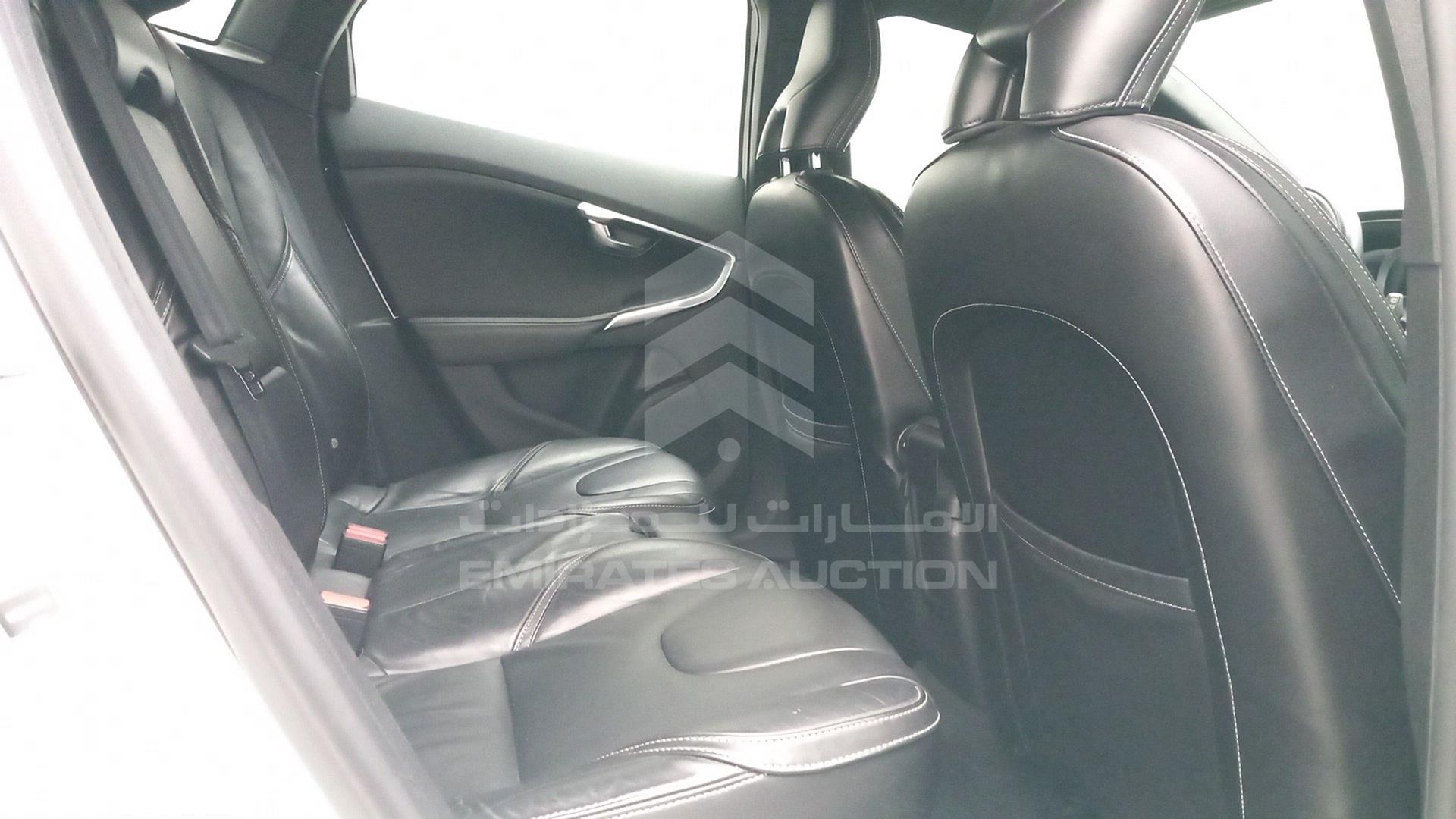 2014 VOLVO V40 VIN: YV1635MV8E2123328