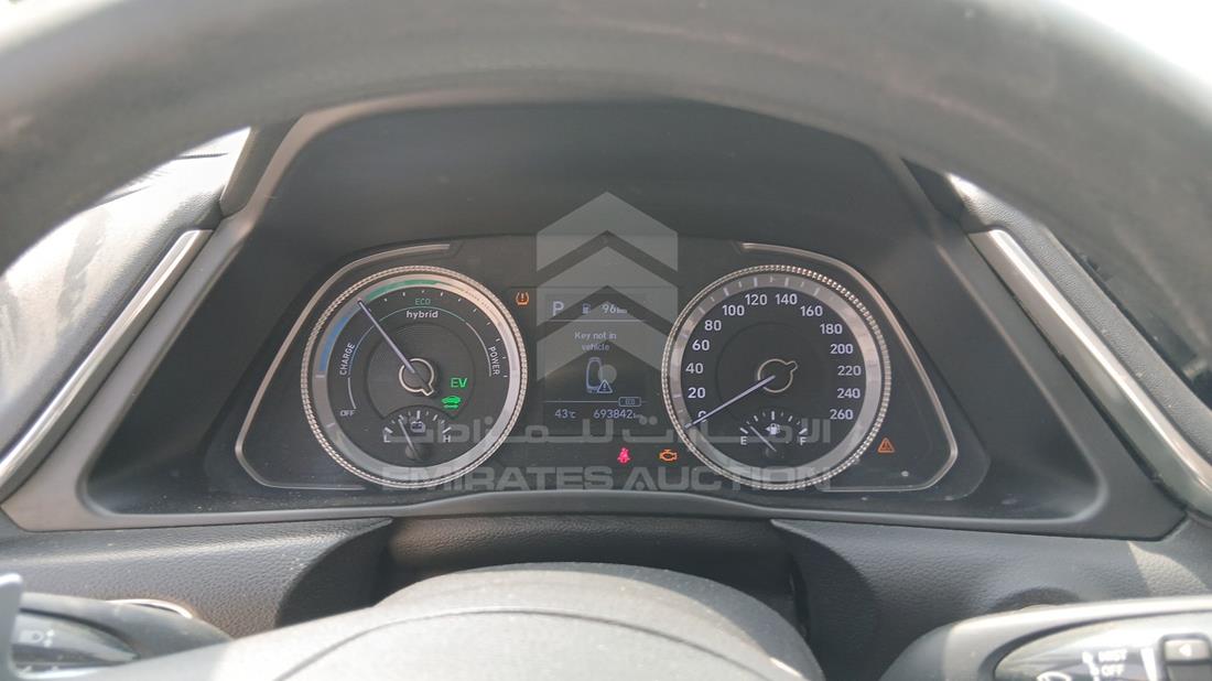 2021 Hyundai Sonata Hybrid — Speedometer & RPM Gauges — Photo 15